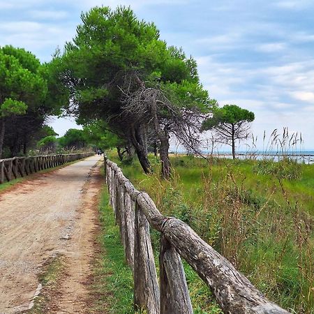 Welcoming Flat For 6 Guests Next To The Beach Bibione Bagian luar foto