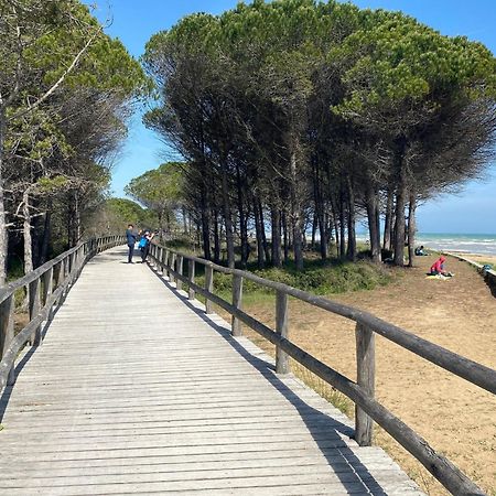 Welcoming Flat For 6 Guests Next To The Beach Bibione Bagian luar foto